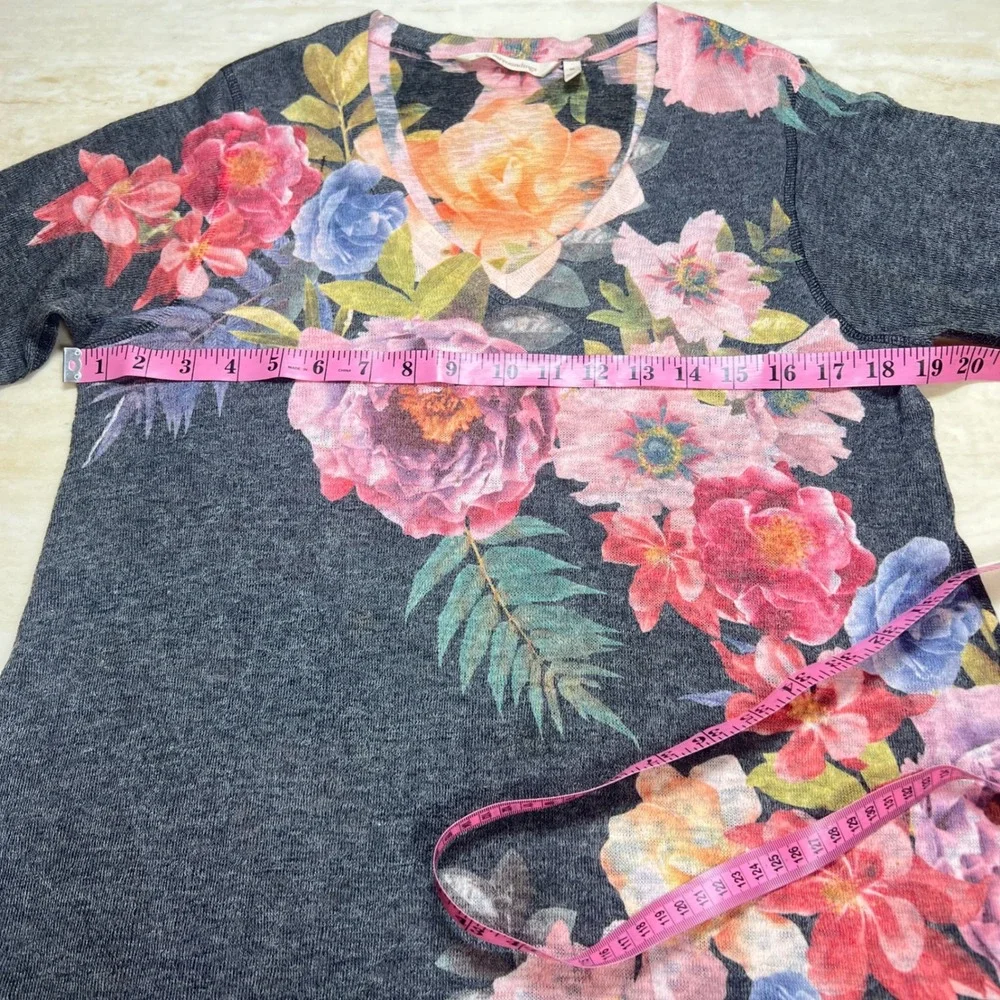 Soft Surroundings Floral Print Tunic Top V Neck Long Sleeve Gray Medium size - Picture 7 of 10